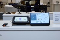 次世代カーナビ用プラットフォーム。スマートフォンのような操作感やコネクティビティの向上が重視され、車載アプリケーションマーケットの提供も視野に入れた