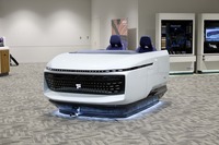 将来のコックピットを想定した「Opale」