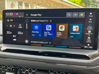 使い慣れたアプリをGoogleプレイで選び、車にインストールすることができる