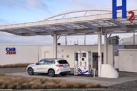 BMW iX5 Hydrogenと水素ステーション