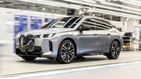 BMW『iX』改良新型の生産をドイツ・ディンゴルフィング工場で開始
