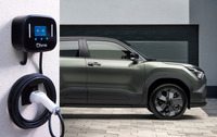 スズキ初のEV『eビターラ』が英スマート充電「オーム」とパートナーシップ締結