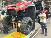 ホンダの米国サウスカロライナ工場（SCM）から、50万台目のホンダの小型オフロードモデル「サイドバイサイド」車両がラインオフ