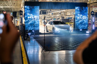 キアが欧州初の現地生産EV『EV4』の量産をスロバキア工場で開始