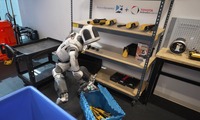 トヨタ・リサーチ・インスティテュート(TRI)とボストン・ダイナミクスのAI搭載ヒューマノイドロボット「アトラス」