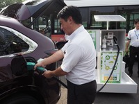平野石油の簡易給油機から給油
