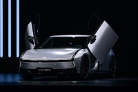 中国XPENGの高性能EVセダン『P7』新型