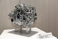 三菱 エクスフォースに搭載されるハイブリッドトランスミッション。タイで生産される