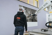 高度なロボット技術とAIを融合させた独創的なアート作品