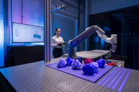 ABBロボティクスの視覚駆動型自律システム「OmniCore EyeMotion」