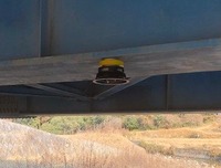橋梁下部に設置したエネルギーハーベスター試作機