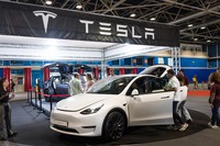 スペイン、マドリードの展示会でのテスラ