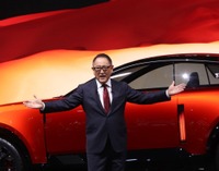 センチュリーコンセプトをプレゼンする豊田章男会長（ジャパンモビリティショー2025）