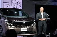 日産 エルグランドとイヴァン・エスピノーサ社長(ジャパンモビリティショー2025)