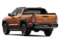 三菱トライトン