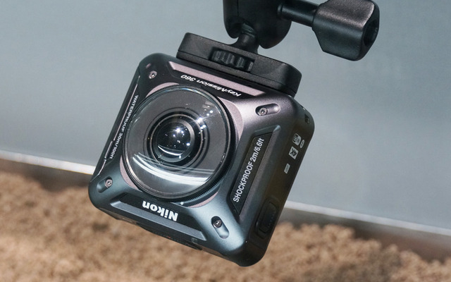 ニコンが展示した360度アクションカメラの試作機「KeyMission 360」