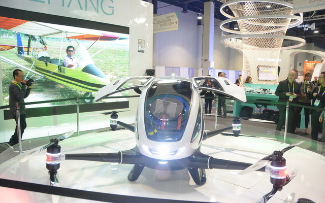中国の自律飛行ドローンがCESに展示―人を乗せて500m上昇可能