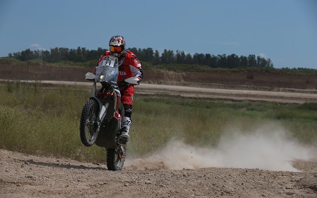ダカールラリー2016に参戦中の三橋淳選手。マシンはKTM 450 RALLY REPLICA。