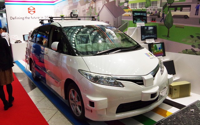 市販ミニバンベースロボットカー『RoboCar MiniVan』などを展示したZMP（オートモーティブワールド2016／東京ビッグサイト／2016年1月13日）