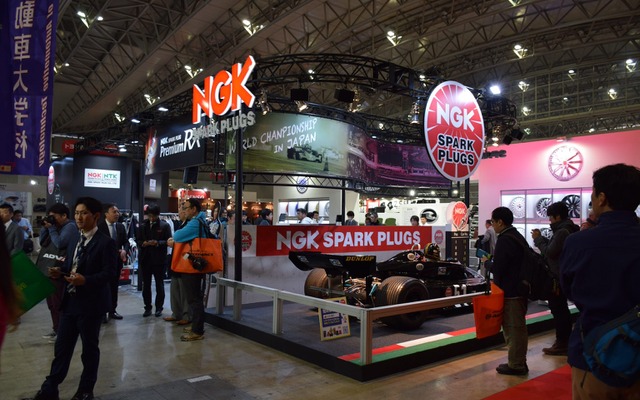 日本特殊陶業（NGKスパークプラグ）ブース（東京オートサロン16）