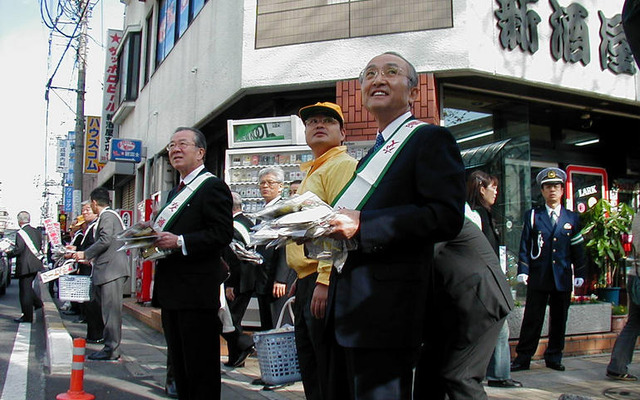 全国ワーストの汚名返上　渡辺トヨタ自動車社長もチラシ配り