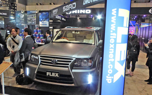 「FLEX Limousine Ver.LAND CRUISER×HIROMI」。会場はFLEX本体の会場とは別に準備された