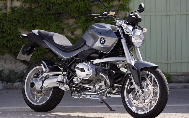 BMW正統派ノンカウルバイクの R1200R を日本投入
