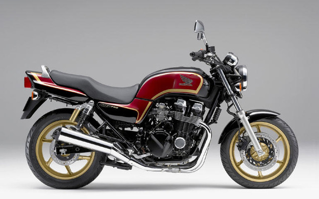 ホンダ CB750 に新色グラファイトブラックを追加