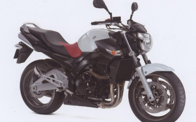 スズキ GSR400 に特別カラーを採用