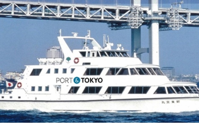 「PORT＆TOKYO」のロゴをまとった新東京丸