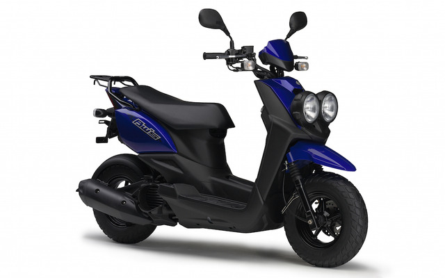 ビーウィズ YW50Fの新色、ディープパープリッシュブルーメタリックC（ブルー）。