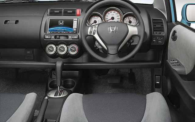 ホンダ  フィット 1.3AU に「HDDナビ・エディション」