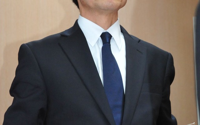 事業許可取消通知書を受け取るイーエスピー高橋美作社長