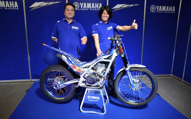 全日本トライアル選手権に参戦するYAMAHA FACTORY RACING TEAM。木村治男監督（左）と黒山健一選手。
