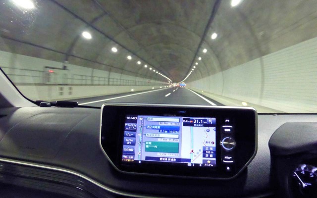 新東名高速道路下り線を走行中。新庄インター手前付近