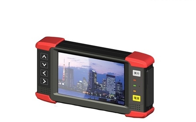 液晶はタッチ対応5インチ、メモリ1GB、ストレージ16GBを搭載。トランシーバーの無線で写真も転送できる