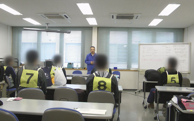 閉鎖環境滞在開始前の説明の様子（2016年2月5日・閉鎖滞在開始日撮影）