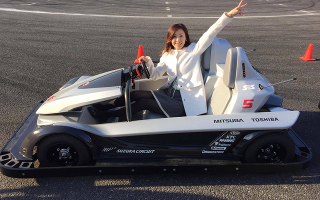 ミニスカートでもF1ドライバー気分を味わえるEV、鈴鹿に登場！…サーキット・チャレンジャー