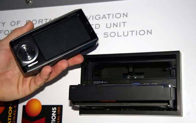 【CES 07】CDレシーバー内にPNDを収納するナビ…アルパイン
