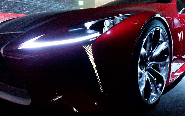 谷川じゅんじ氏、アーティスト・平川紀道氏、「LC500」デザイナー・森忠雄氏が登壇したトークショー「人間の感性とテクノロジーが切り開く、表現の新しい地平」（六本木ヒルズ森タワー52階 東京シティビュー、3月15日）