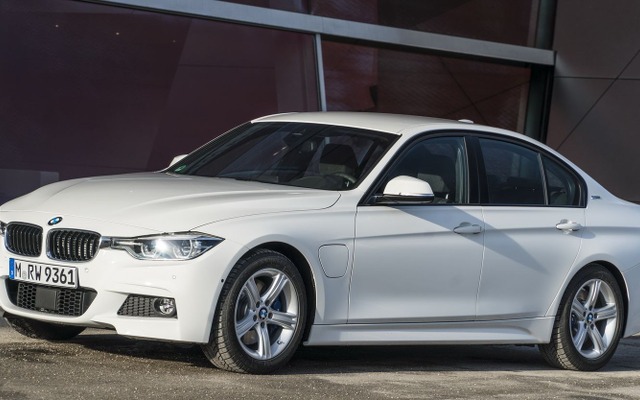 BMW 330e iパフォーマンス