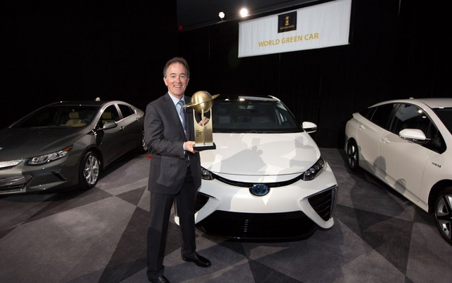 2016ワールドグリーンカー賞を受賞したトヨタMIRAI（ニューヨークモーターショー16）