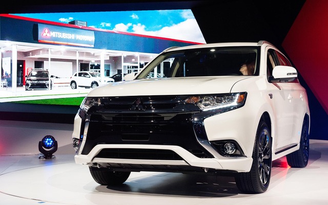 三菱 アウトランダー PHEV 改良新型（ニューヨークモーターショー15）