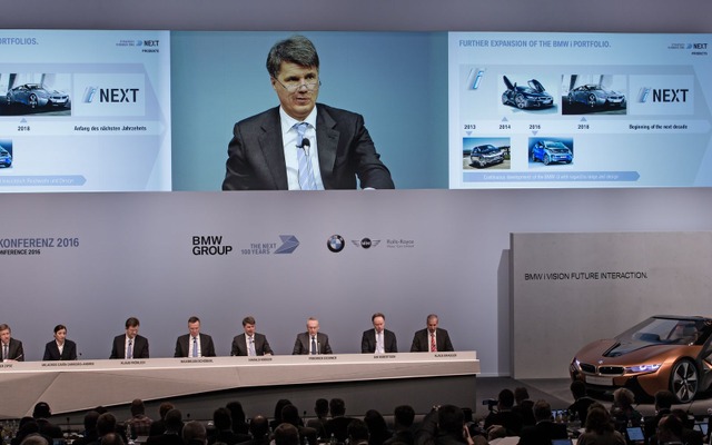 BMW iネクストを発表するBMWグループ首脳