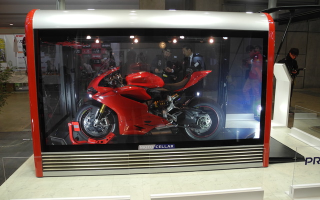 プレス工業が発売するバイクガレージ「モトセラー」