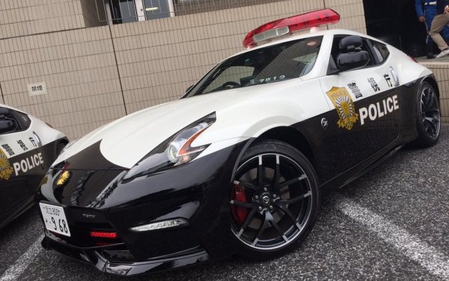 警視庁に配備された日産 フェアレディ Z NISMO のパトカー