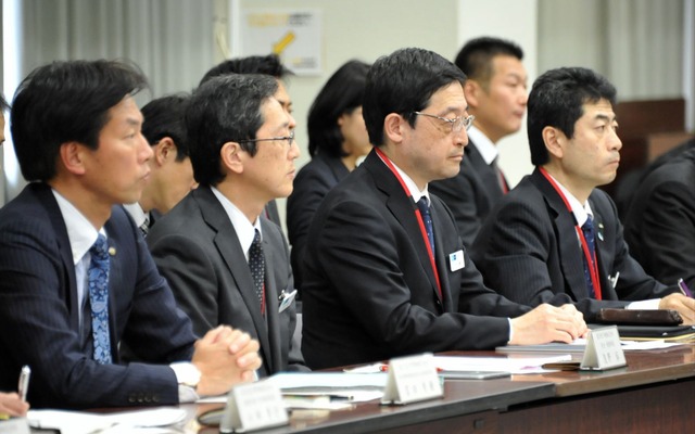 緊急鉄道保安連絡会議に出席した東京メトロ運行担当者/中央2人（8日・国交省）