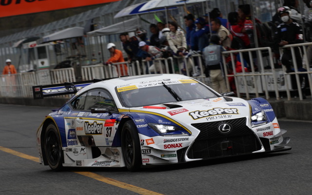 #37 レクサスRC F（GT500クラス予選1位）