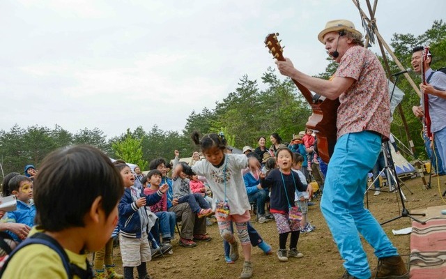 ファミリー向け野外フェス「マンモス・パウワウ」5月14日（土）・15日（日）に開催
