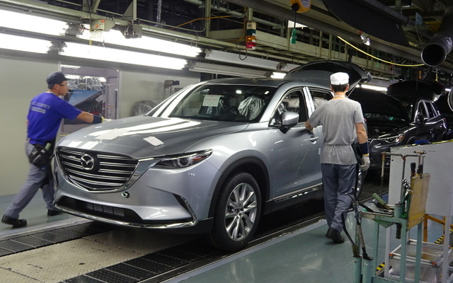 マツダは、広島市の本社工場で、CX-9 を国内で初公開した